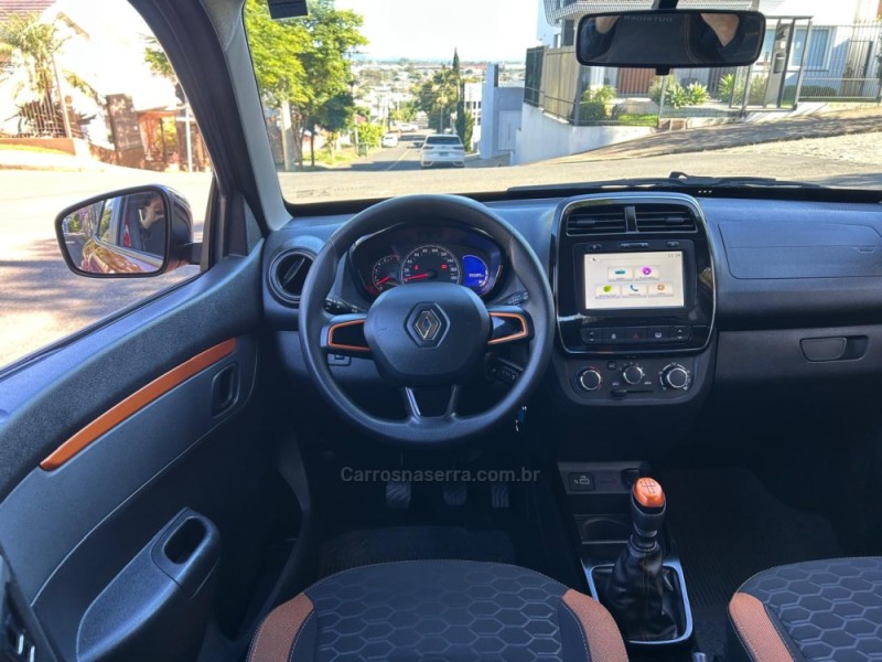 KWID 1.0 12V OUTSIDER FLEX 4P MANUAL - 2022 - VENâNCIO AIRES