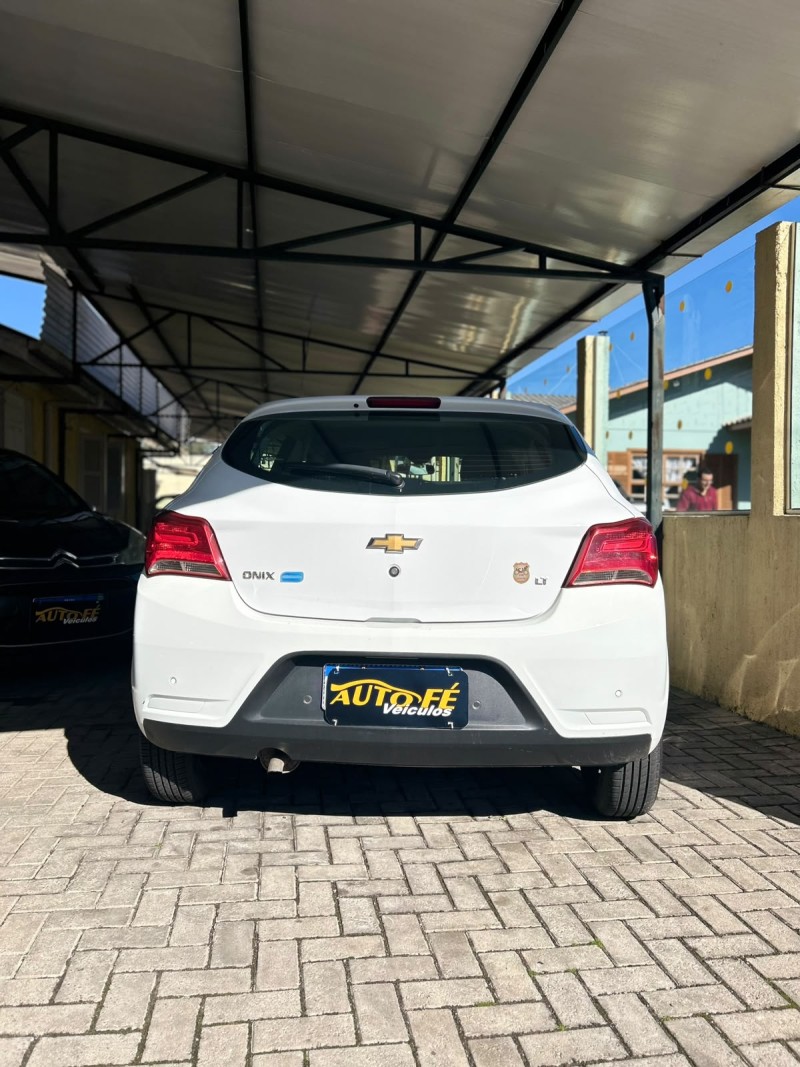 ONIX 1.0 LT 12V FLEX 4P MANUAL - 2018 - CANELA