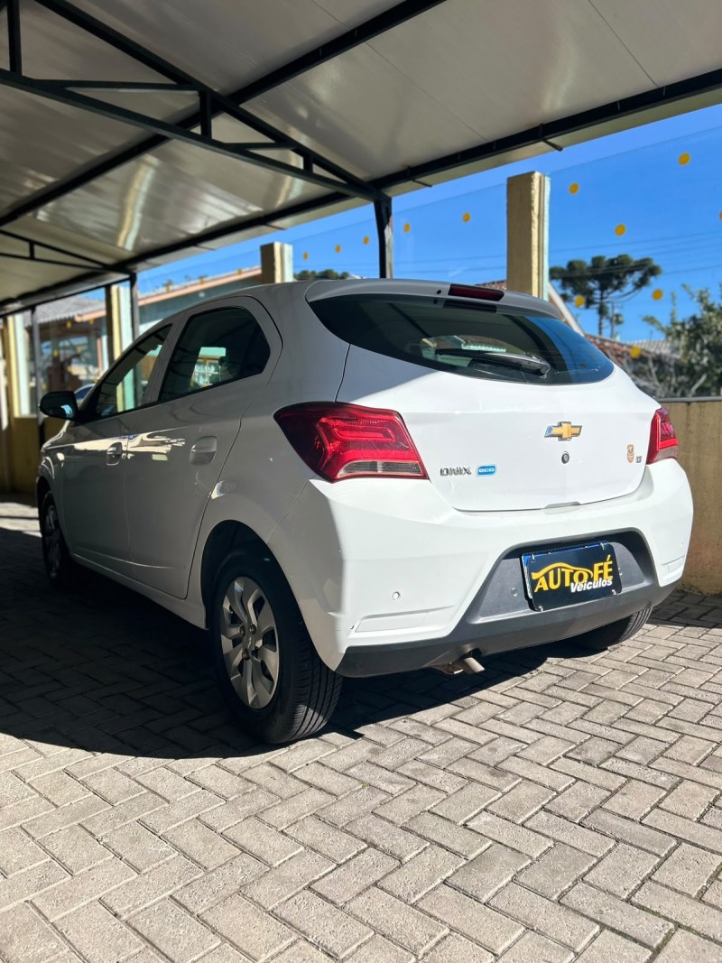 ONIX 1.0 LT 12V FLEX 4P MANUAL - 2018 - CANELA