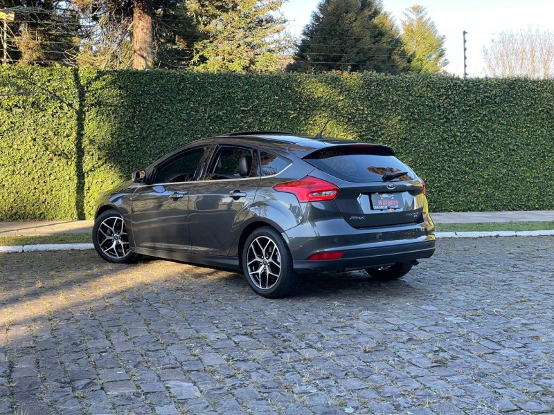 FOCUS 2.0 TITANIUM PLUS HATCH 16V FLEX 4P AUTO - 2017 - FARROUPILHA