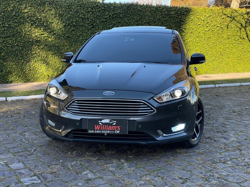 FOCUS 2.0 TITANIUM PLUS HATCH 16V FLEX 4P AUTO - 2017 - FARROUPILHA