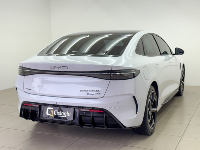 SEAL AWD ELÉTRICO 4P AUTOMÁTICO - 2025 - CARLOS BARBOSA
