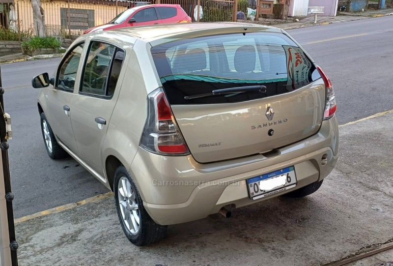 SANDERO 1.0 AUTHENTIQUE 16V FLEX 4P MANUAL - 2014 - FARROUPILHA