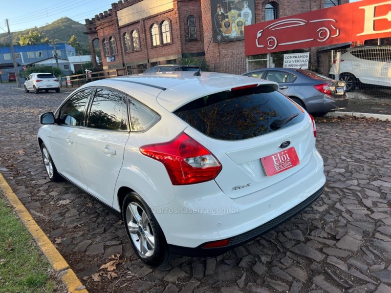 FOCUS 1.6 SE 16V FLEX 4P MANUAL - 2015 - DOIS IRMãOS