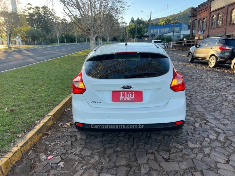 FOCUS 1.6 SE 16V FLEX 4P MANUAL - 2015 - DOIS IRMãOS