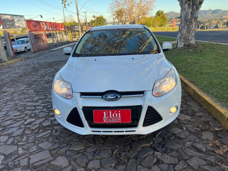 FOCUS 1.6 SE 16V FLEX 4P MANUAL - 2015 - DOIS IRMãOS