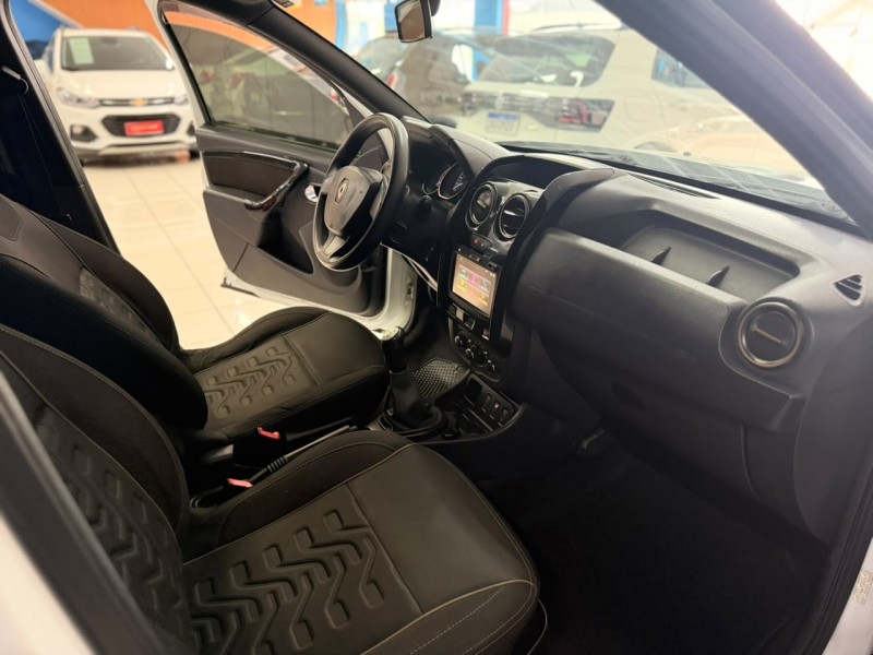 DUSTER 1.6 DYNAMIQUE 4X2 16V FLEX 4P MANUAL - 2017 - CAXIAS DO SUL
