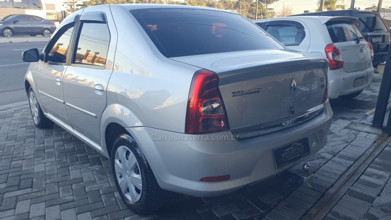 LOGAN 1.6 EXPRESSION 8V HI-FLEX 4P MANUAL - 2011 - CAXIAS DO SUL