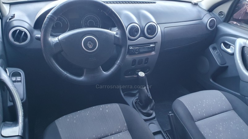 LOGAN 1.6 EXPRESSION 8V HI-FLEX 4P MANUAL - 2011 - CAXIAS DO SUL