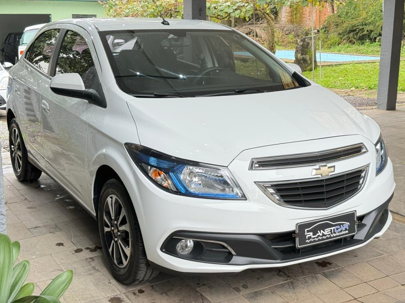 ONIX 1.4 MPFI LTZ 8V FLEX 4P MANUAL - 2014 - FARROUPILHA