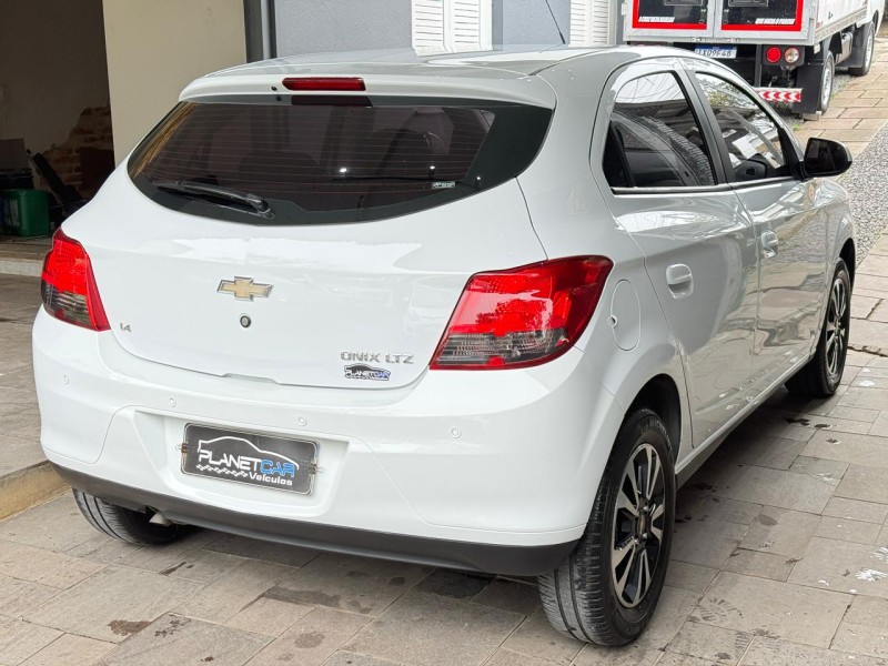 ONIX 1.4 MPFI LTZ 8V FLEX 4P MANUAL - 2014 - FARROUPILHA