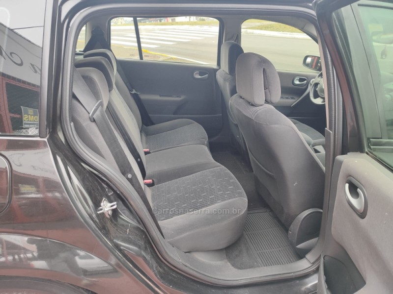 MÉGANE 1.6 DYNAMIQUE GRAND TOUR 16V FLEX 4P MANUAL - 2012 - FARROUPILHA