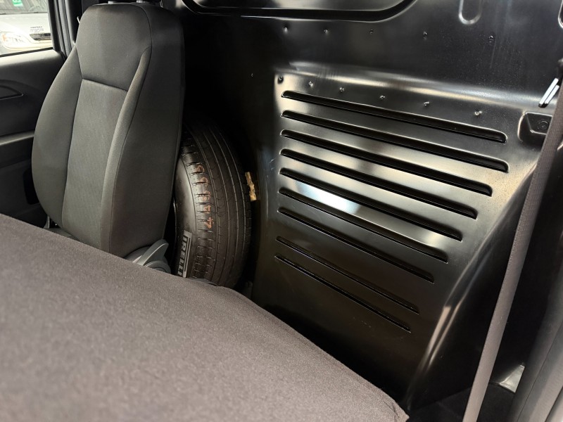 FIORINO 1.3 MPI FURGÃO 8V FLEX 2P MANUAL - 2025 - CAXIAS DO SUL