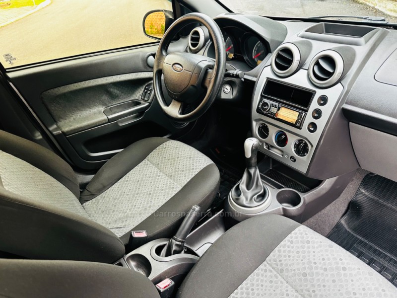FIESTA 1.0 ROCAM SE PLUS 8V FLEX 4P MANUAL - 2014 - FARROUPILHA