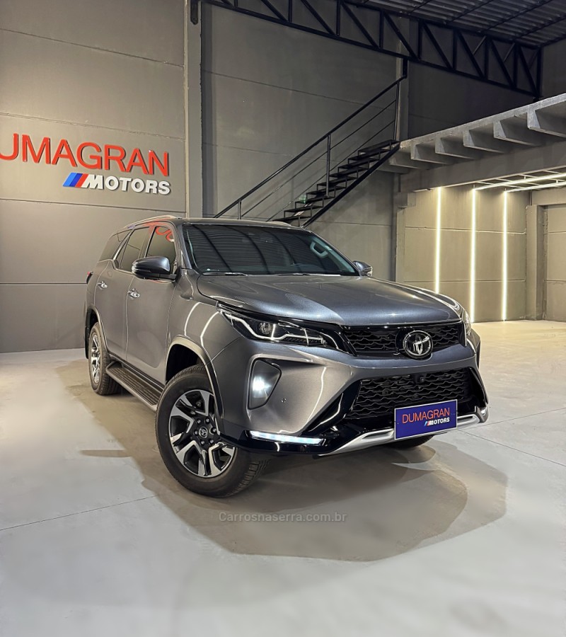 HILUX SW4 2.8 4X4 SRX PLATINUM TURBO 7 LUGARES DIESEL 4P AUTOMÁTICO - 2025 - PASSO FUNDO