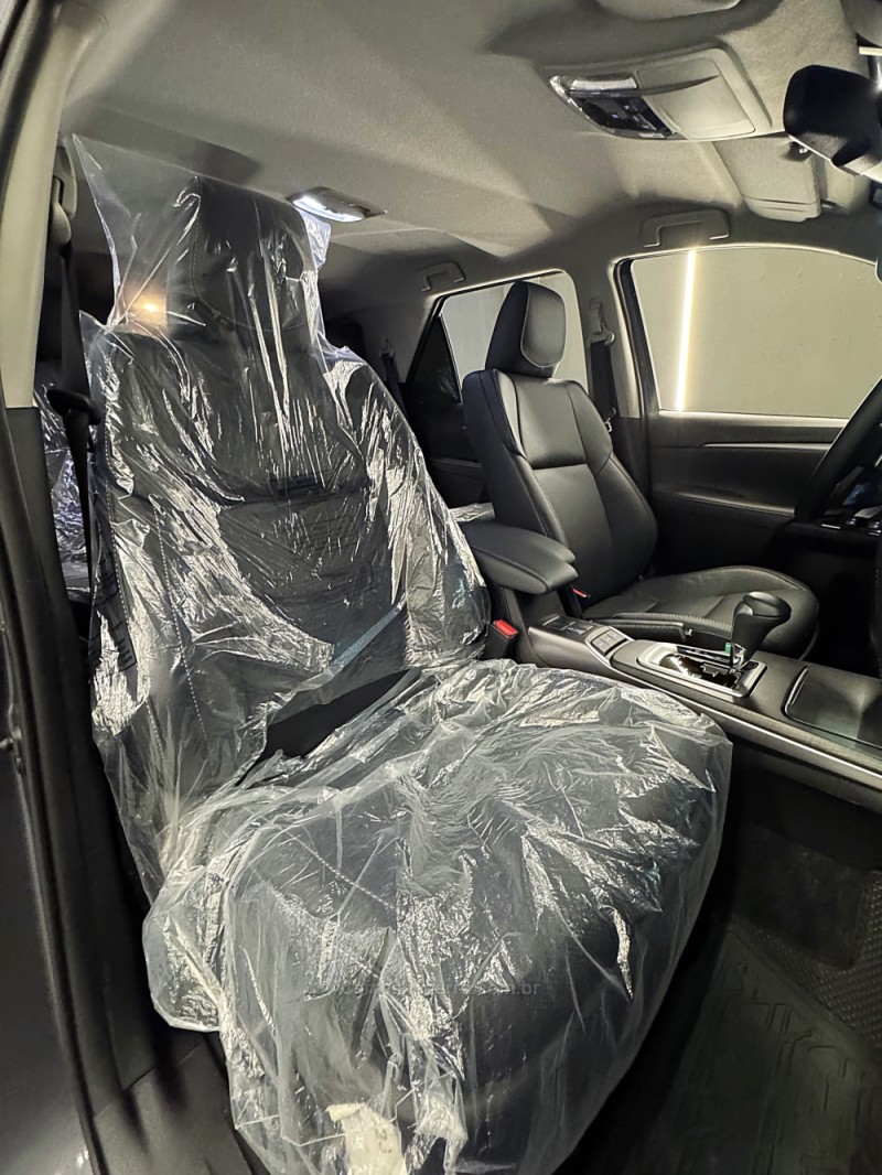 HILUX SW4 2.8 4X4 SRX PLATINUM TURBO 7 LUGARES DIESEL 4P AUTOMÁTICO - 2025 - PASSO FUNDO