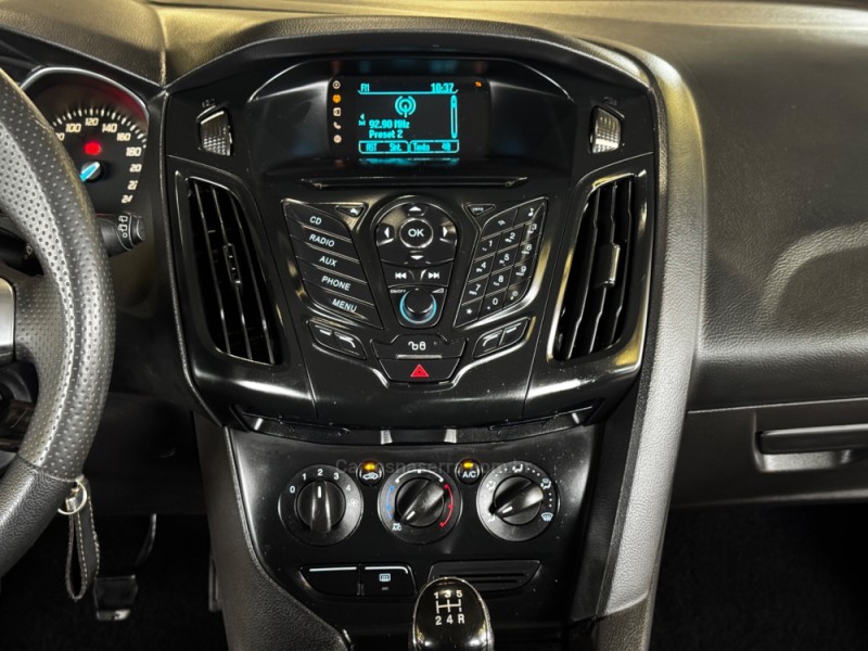 FOCUS 1.6 SE 16V FLEX 4P MANUAL - 2015 - DOIS IRMãOS