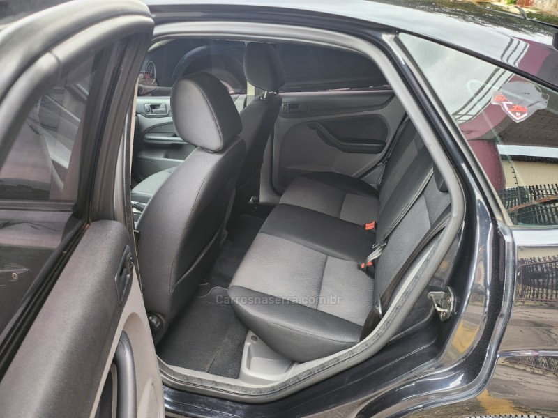 FOCUS 1.6 8V FLEX 4P MANUAL - 2011 - VERANóPOLIS