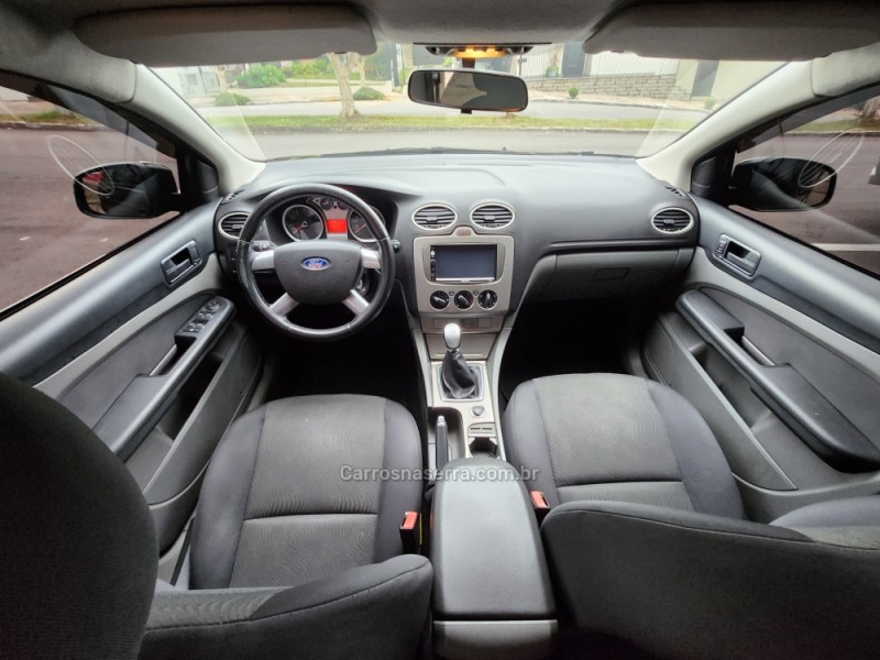 FOCUS 1.6 8V FLEX 4P MANUAL - 2011 - VERANóPOLIS