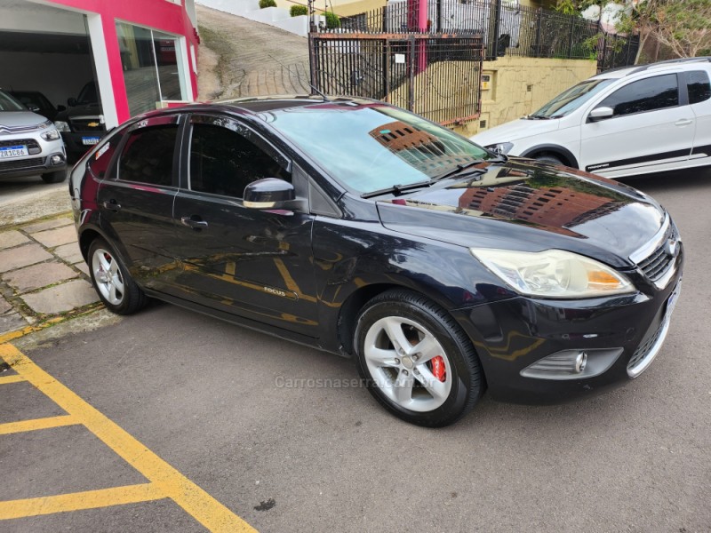 FOCUS 1.6 8V FLEX 4P MANUAL - 2011 - VERANóPOLIS