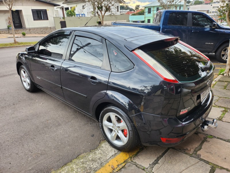 FOCUS 1.6 8V FLEX 4P MANUAL - 2011 - VERANóPOLIS