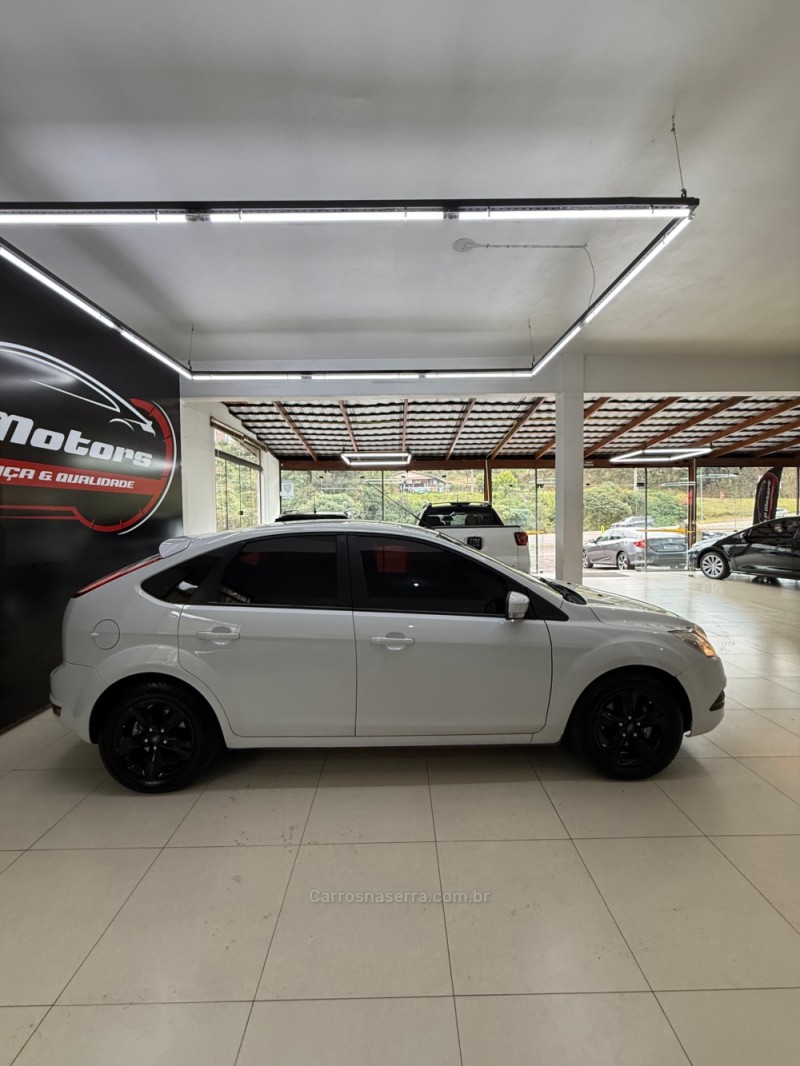 FOCUS 1.6 GLX 16V FLEX 4P MANUAL - 2013 - FARROUPILHA