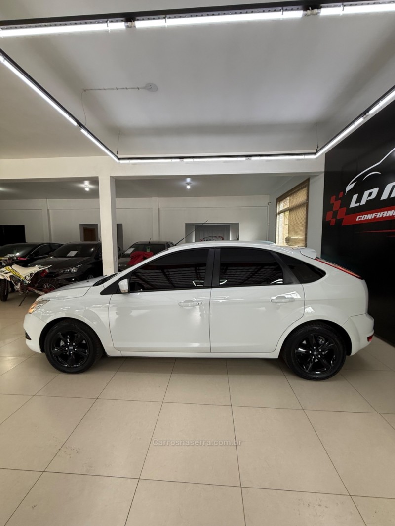 FOCUS 1.6 GLX 16V FLEX 4P MANUAL - 2013 - FARROUPILHA