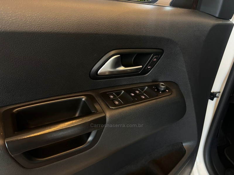 AMAROK 3.0 V6 TDI HIGHLINE CD DIESEL 4MOTION AUTOMÁTICO - 2023 - CAMPO BOM