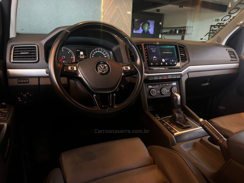 AMAROK 3.0 V6 TDI HIGHLINE CD DIESEL 4MOTION AUTOMÁTICO - 2023 - CAMPO BOM