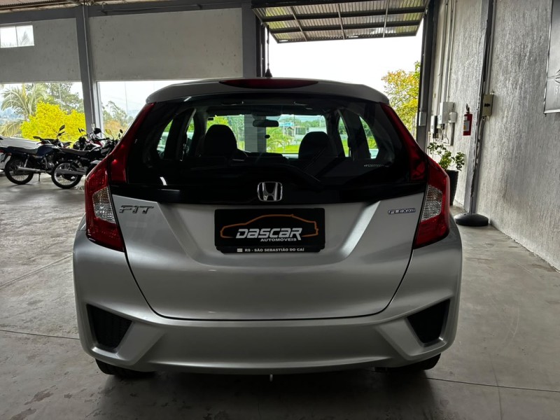 FIT 1.5 LX 16V FLEX 4P MANUAL - 2016 - BOM PRINCíPIO