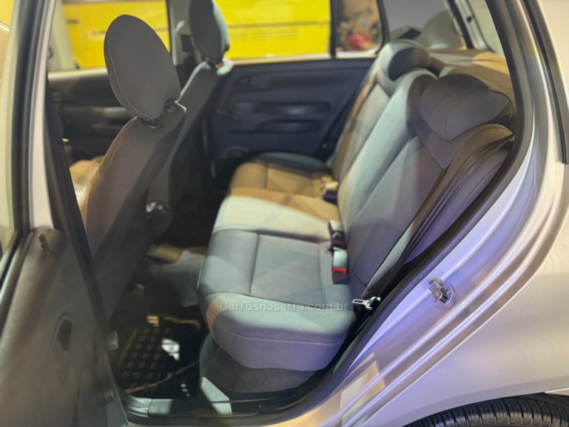 FOX 1.0 ITREND 8V FLEX 4P MANUAL - 2009 - FARROUPILHA