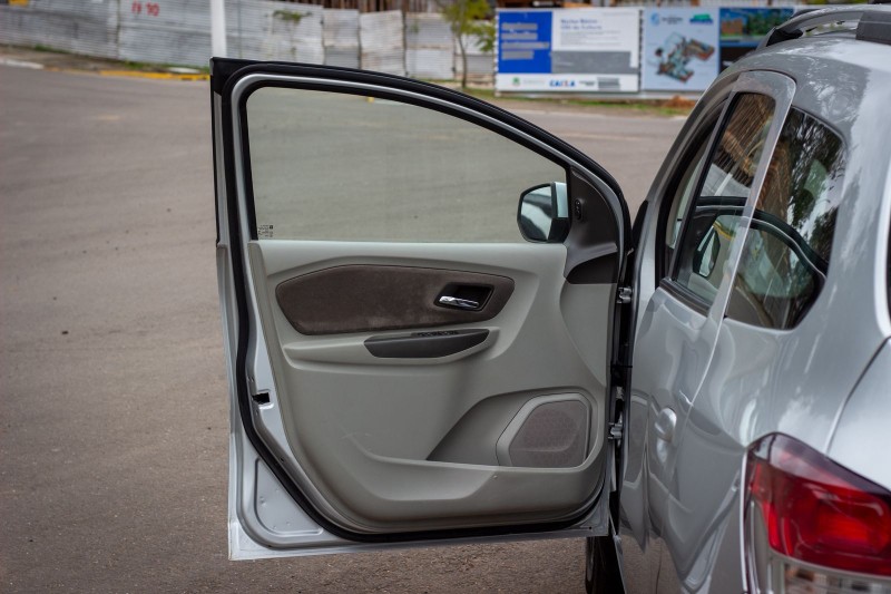SPIN 1.8 LTZ 8V FLEX 4P AUTOMÁTICO - 2014 - SãO SEBASTIãO DO CAí