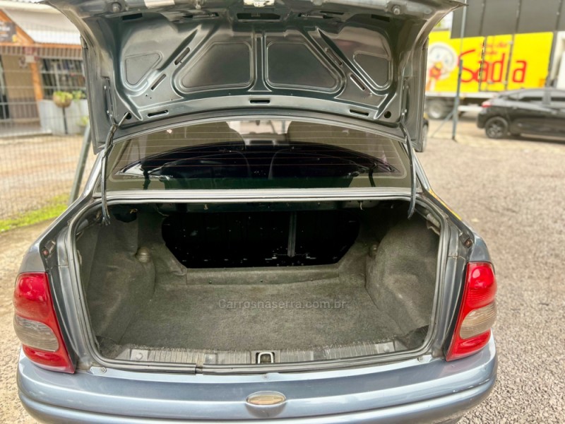 CORSA 1.0 MPFI MILENIUM II SEDAN 16V GASOLINA 4P MANUAL - 2001 - CAXIAS DO SUL