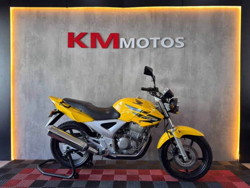 cbx 250 twister  2008 portao