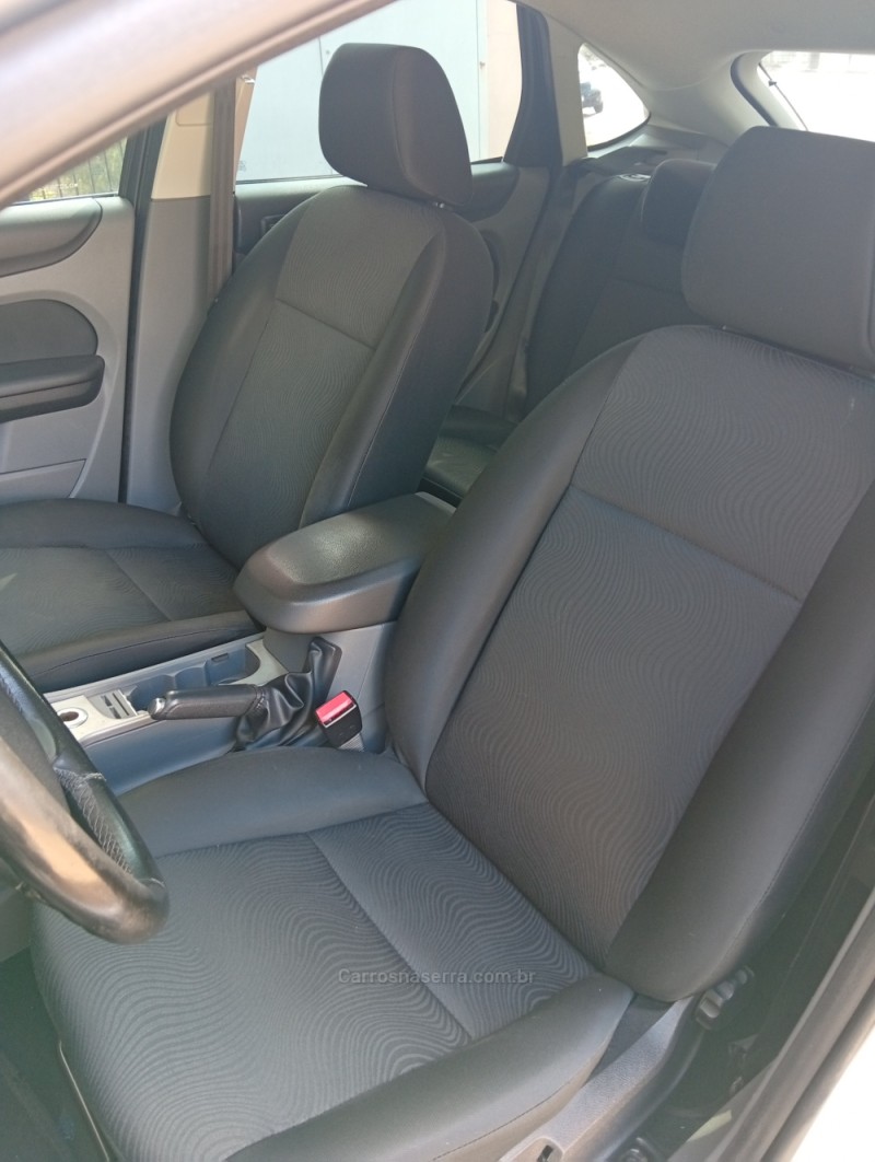 FOCUS 1.6 GLX 16V FLEX 4P MANUAL - 2013 - PASSO FUNDO