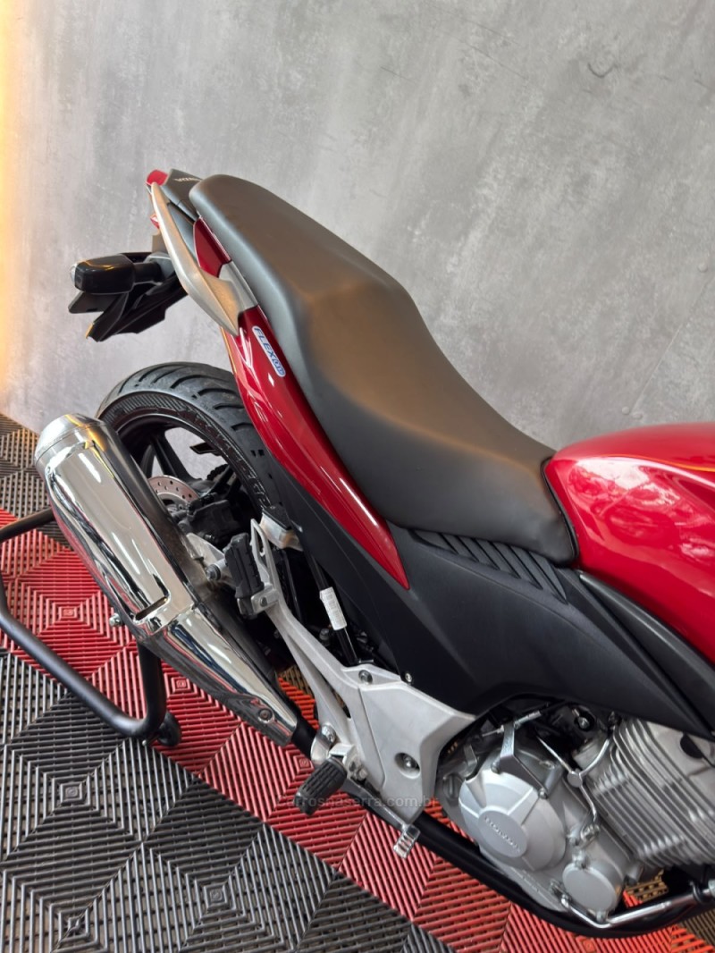 CB 300R ABS - 2013 - PORTãO