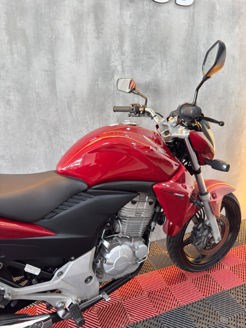 CB 300R ABS - 2013 - PORTãO