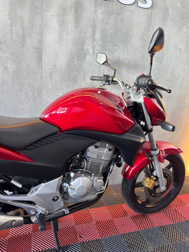 CB 300R  - 2012 - PORTãO