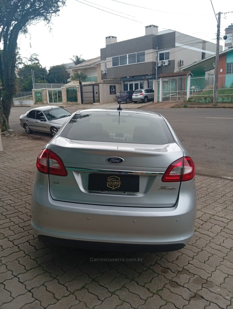 FIESTA 1.6 SE SEDAN 16V FLEX 4P MANUAL - 2011 - PASSO FUNDO