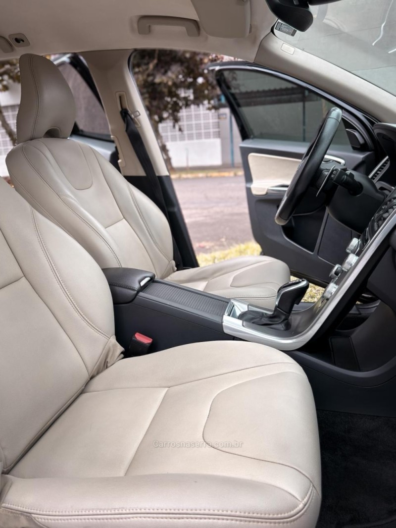 XC60 2.0 T5 KINETIC GASOLINA 4P AUTOMÁTICO - 2016 - NOVO HAMBURGO