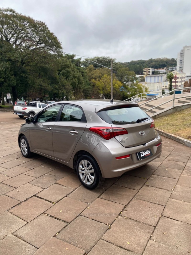HB20S 1.6 COMFORT PLUS 16V FLEX 4P MANUAL - 2016 - SANANDUVA