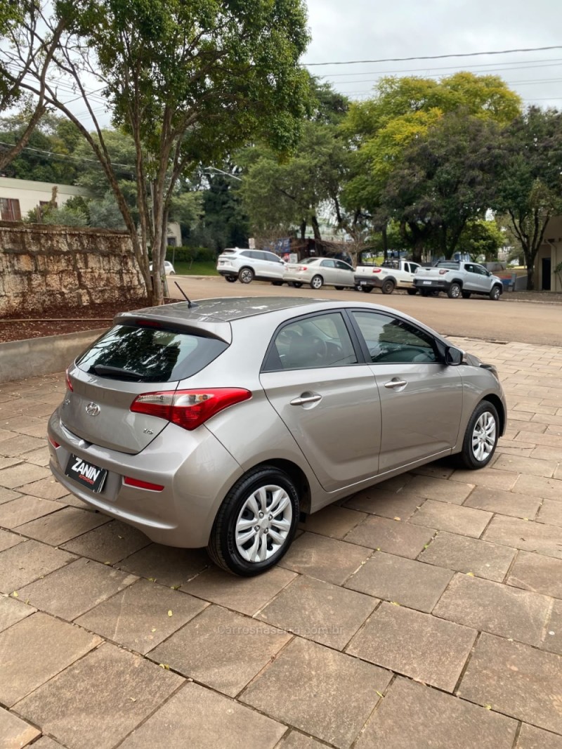 HB20S 1.6 COMFORT PLUS 16V FLEX 4P MANUAL - 2016 - SANANDUVA