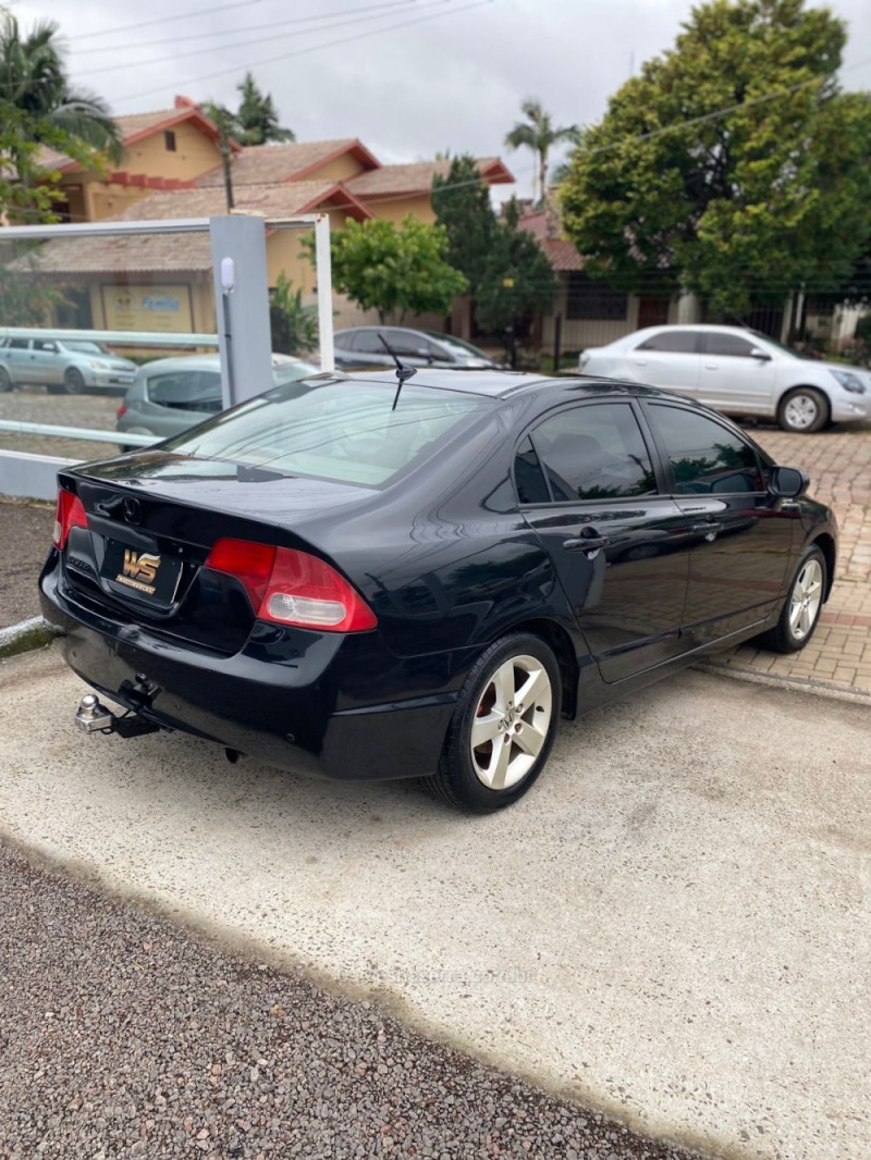 CIVIC 1.6 LX 16V GASOLINA 4P MANUAL - 2008 - VENâNCIO AIRES