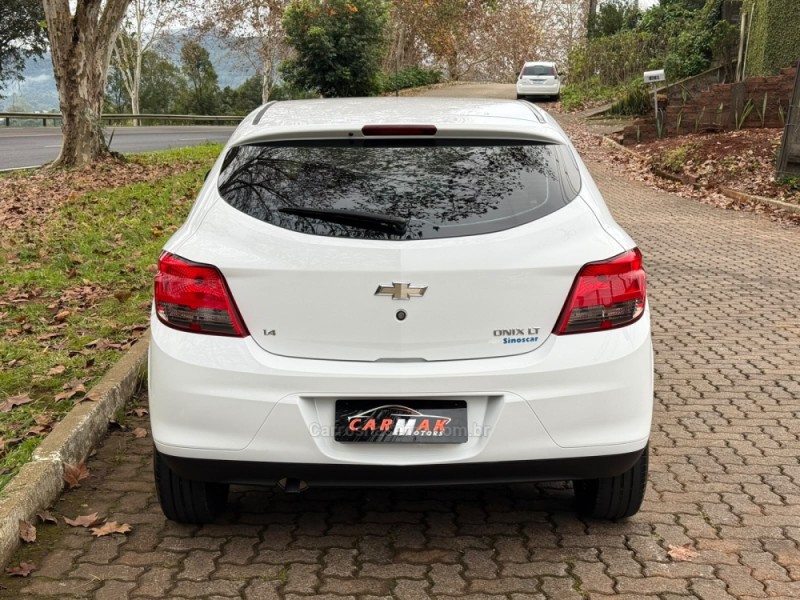 ONIX 1.4 MPFI LT 8V FLEX 4P MANUAL - 2015 - DOIS IRMãOS