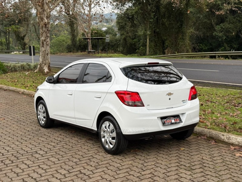 ONIX 1.4 MPFI LT 8V FLEX 4P MANUAL - 2015 - DOIS IRMãOS