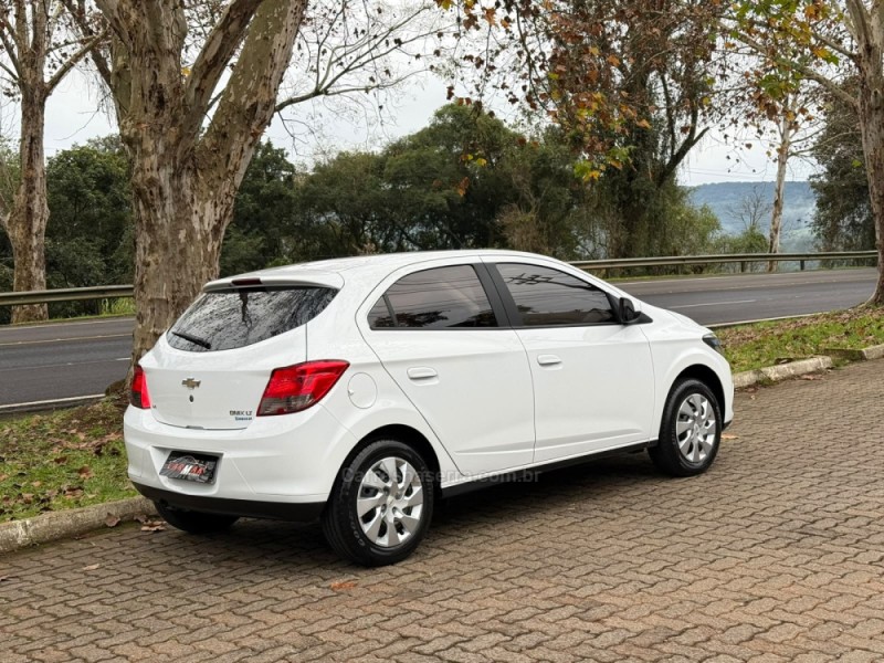 ONIX 1.4 MPFI LT 8V FLEX 4P MANUAL - 2015 - DOIS IRMãOS