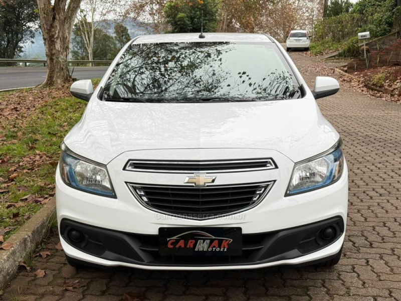 ONIX 1.4 MPFI LT 8V FLEX 4P MANUAL - 2015 - DOIS IRMãOS