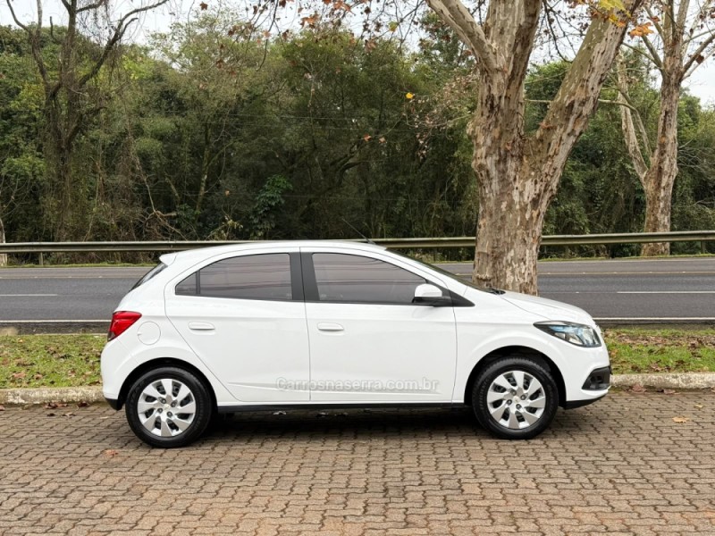 ONIX 1.4 MPFI LT 8V FLEX 4P MANUAL - 2015 - DOIS IRMãOS