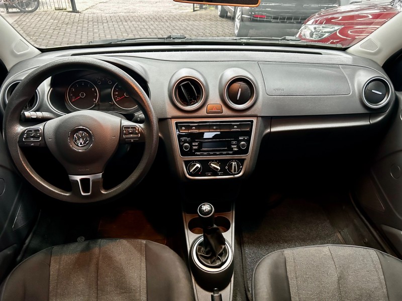 VOYAGE 1.6 MI TREND 8V FLEX 4P MANUAL - 2013 - SãO SEBASTIãO DO CAí