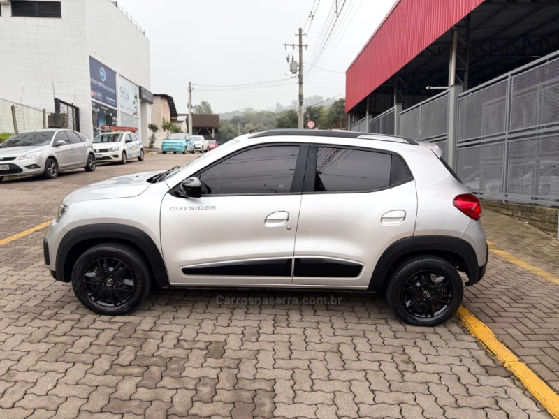 kwid 1.0 12v outsider flex 4p manual 2022 feliz